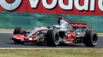 Alonso megszívatta Hamiltont!