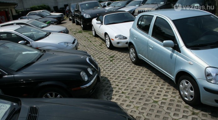 XKR: féltávon a Yaris és a Cayenne között