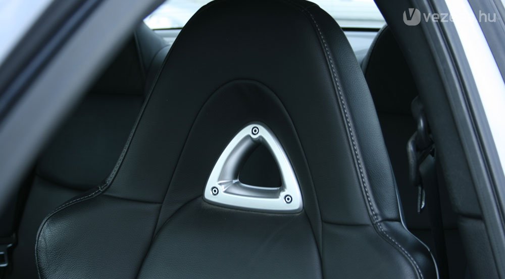 Több helyen is utal a Mazda a Wankel-motor rotorjára 