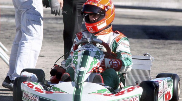 Michael Schumacher újra versenyez