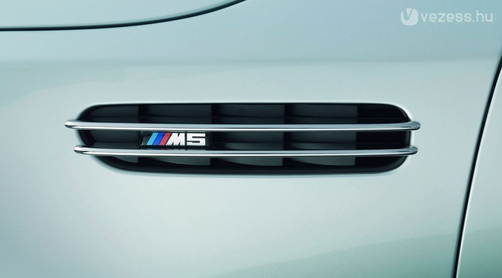 A Mercedes-szel is vitába került a BMW az M-osztály bemutatásakor