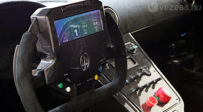 Speciális kormány, a versenypályára