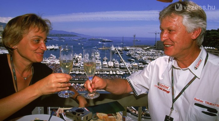 A tehetős és fiatalos idősek csípik az X3-at