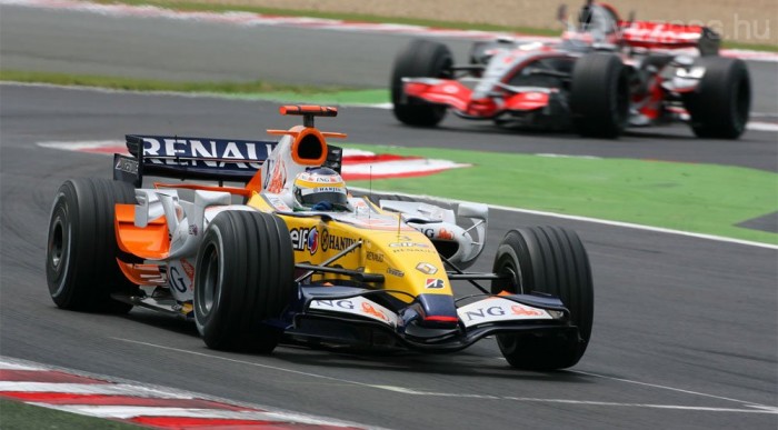 A Renault-nak gondja van a gumikkal