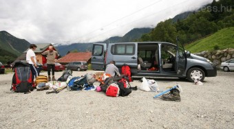 Hegymenetben a Mont Blanc-ra