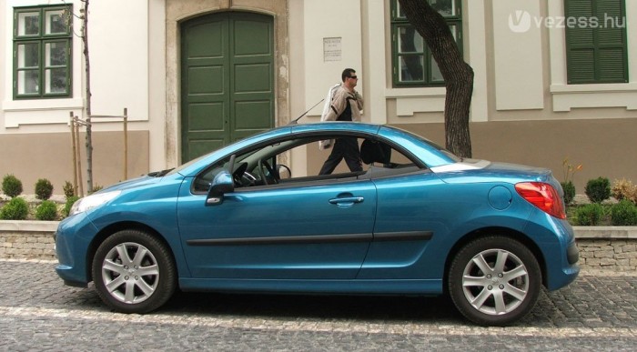 Teszt: Peugeot 207 CC 1,6 6 | Vezess Néniknek találták ki