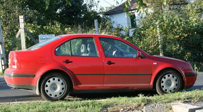 TDI-ként a Bora legalább 2,1 millióba kerül