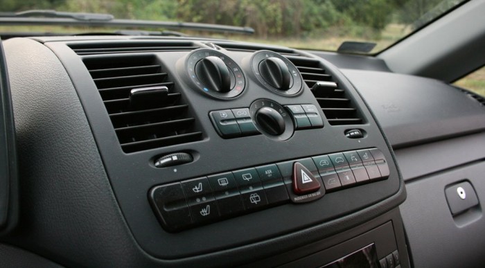 Manuális a klíma, de van hátul is