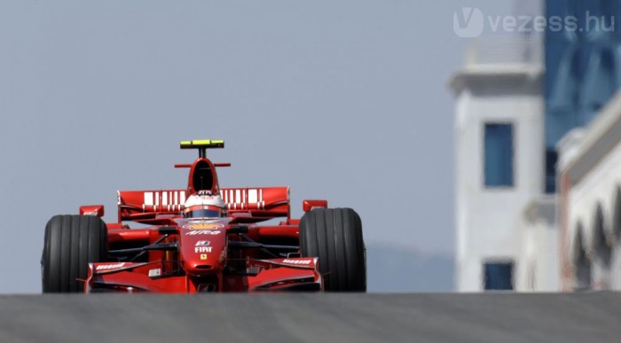 Nyerő Ferrarik, szerencsés McLarenek 7 | Vezess Räikkönen futotta a leggyorsabb kört