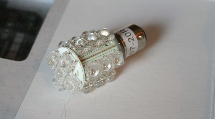 LED-es helyzetjelző és féklámpa