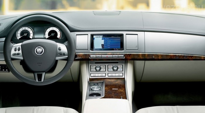 Elbaltázott új Jaguar 7