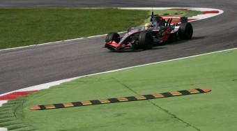 Hamilton az élen Monzában