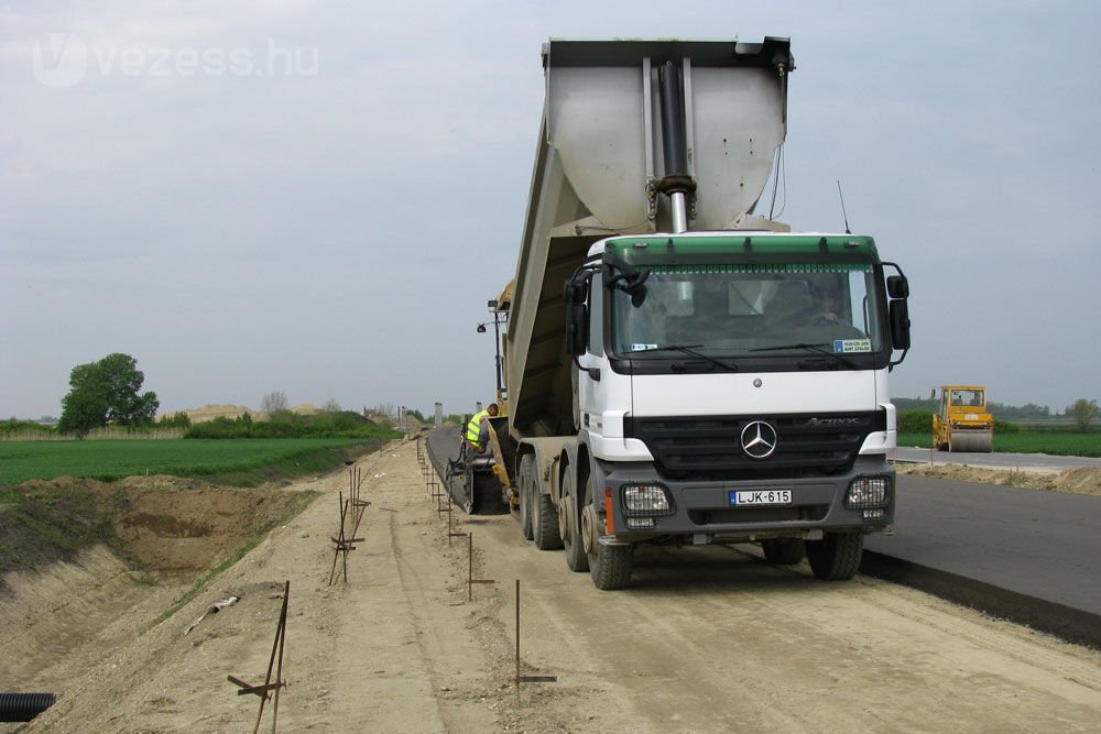 Marad az autópályás száguldozás 51