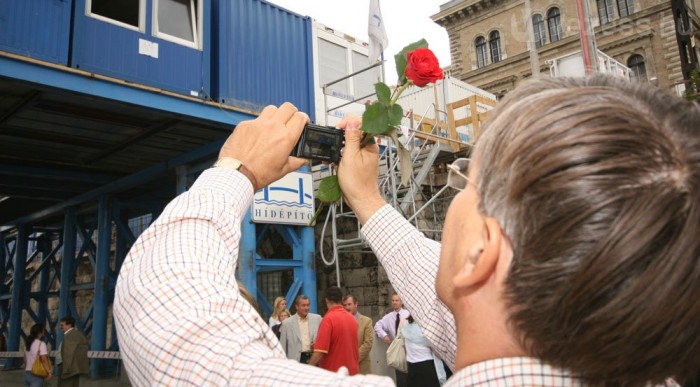 Jól megkaptuk: átadták a rakpartot 8 | Vezess No, ezt is én adtam át!