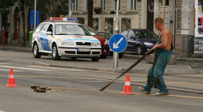 Jól megkaptuk: átadták a rakpartot 7 | Vezess Lopják a záróvonalat