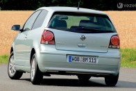 A Volkswagen és a kék járművek 25