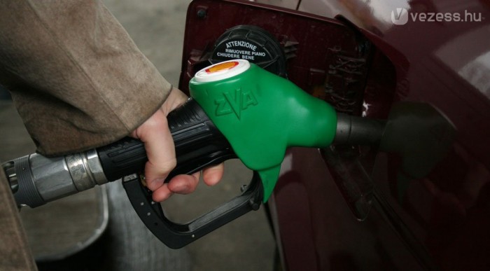 A sima 95-ös és a V-Power Racing között 52 Ft az eltérés