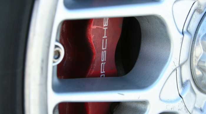 Porsche-fékek segítenek a túlélésben