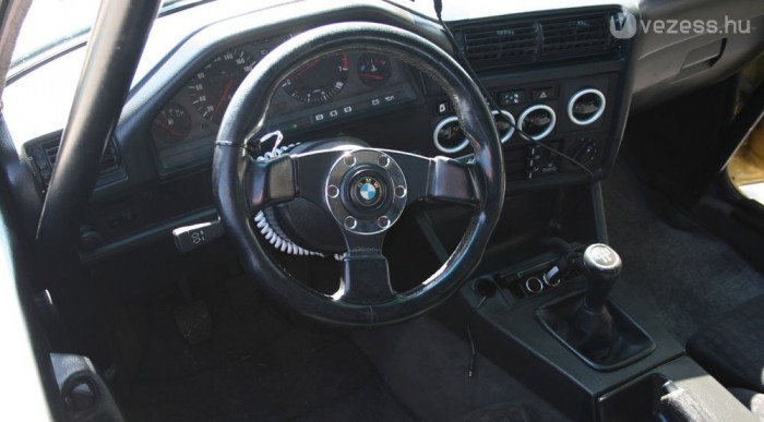 Nem kell küzdeni az autóval, annyira stabil a futómű