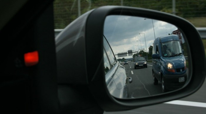 Világít, ha vannak mellettünk