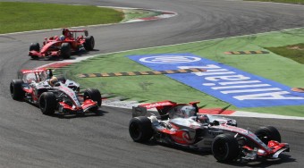 A McLaren még tart a Ferraritól