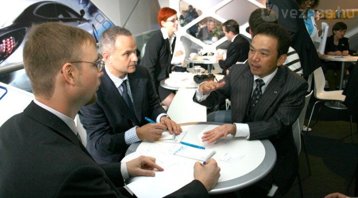 Umeshita úr vezette a fejlesztést