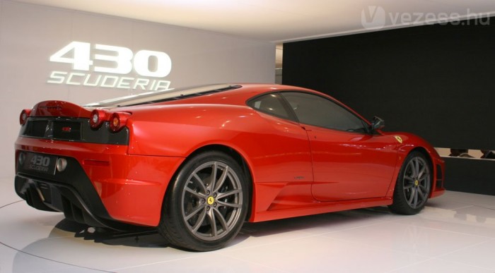 Erősebb és könnyebb a hagyományosnál