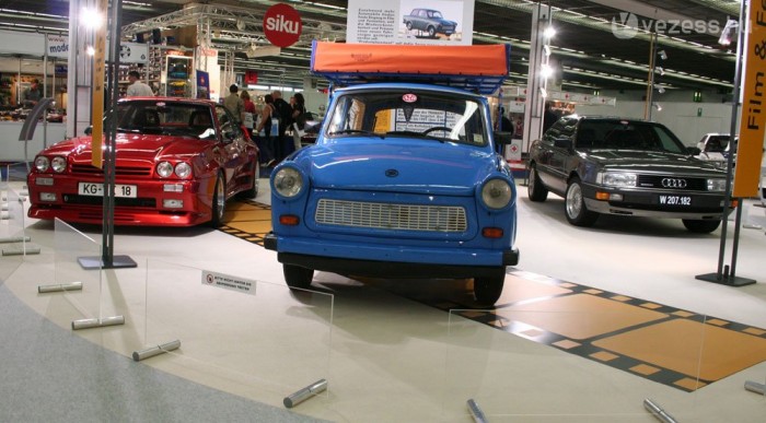 Borzasztó drága lesz a Trabant 9 | Vezess Mindhárman filmszereplők