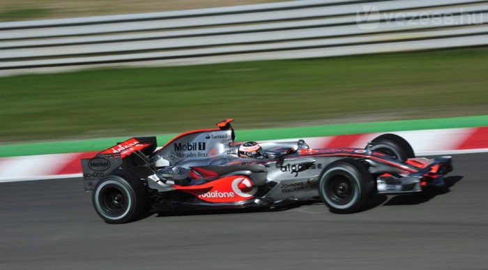 Alonso tartja a lépést