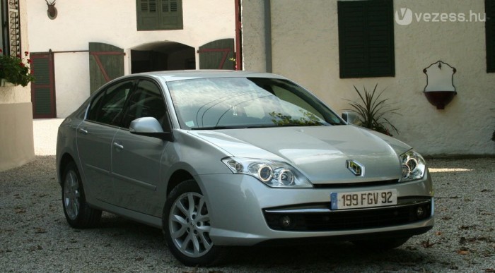 Lesz kupé és kétféle V6-os Laguna