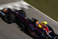Webber alatt nem állt le a Red Bull!