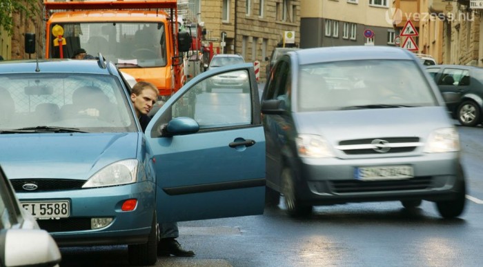 Kikerüléskor életmentő az ESP. Kép: Bosch
