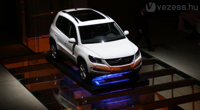 Bébi Touareg 8 | Vezess Fehérben is csinos