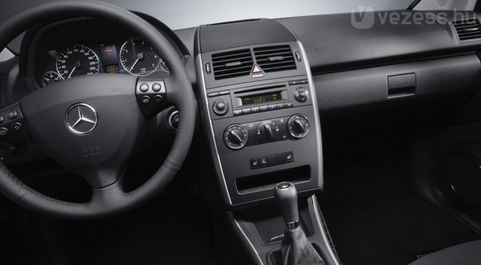 Bőr és alumínium díszíti