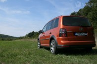 Teszt: Volkswagen Cross Touran 36