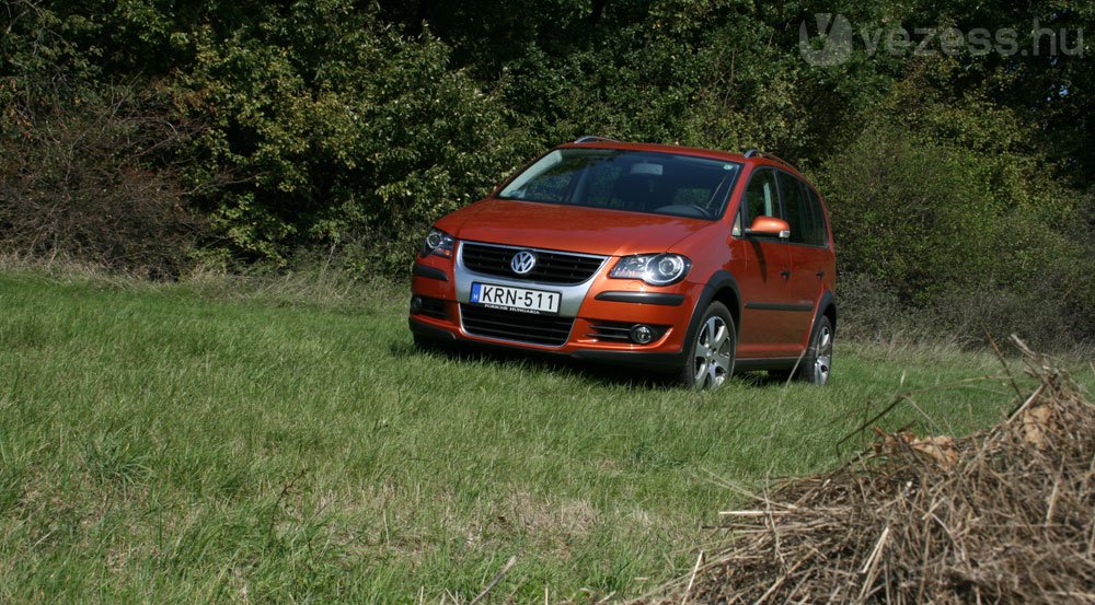 Teszt: Volkswagen Cross Touran 7