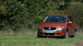 Teszt: Volkswagen Cross Touran