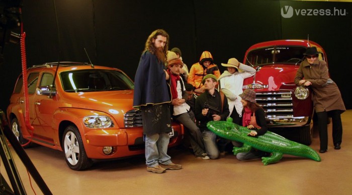 Jobbra az 1949-es Suburban, az ihletadó