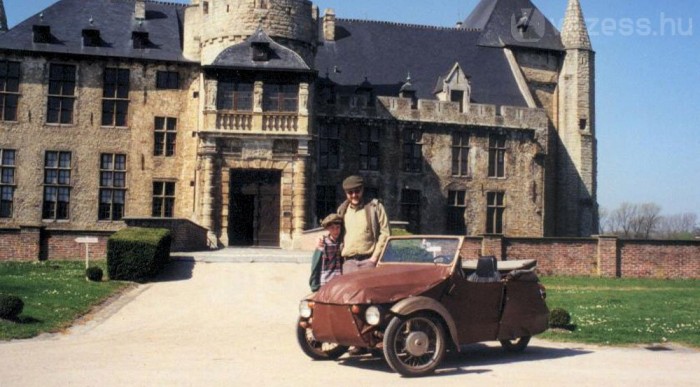 Megénekelt autók 8 | Vezess Velorex szerény hajlék előtt