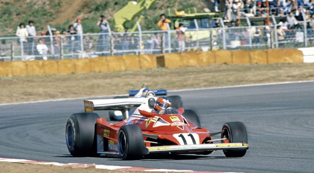 Villeneuve Ferrarija 77-ben a nézők között landolt