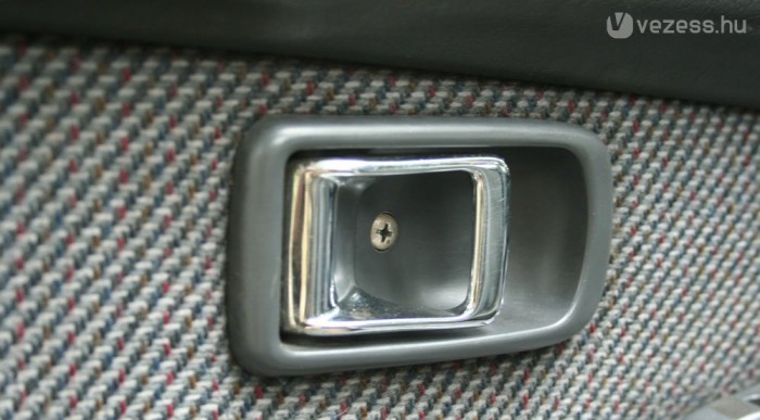 Szinte minden japán autóban ilyen volt a kilincs