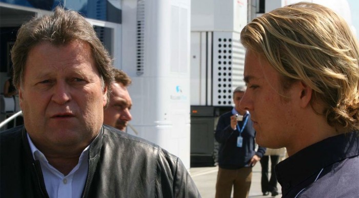 Rosberg, Vettel kizárva 6 | Vezess Egyelőre nem kell fiatal német a McLarennek