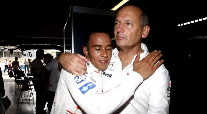 Megmondtuk: Hamilton bénázott 6 | Vezess Tagadják a csodagyerek hibáját