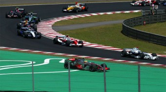 Hamilton nem nyomott félre