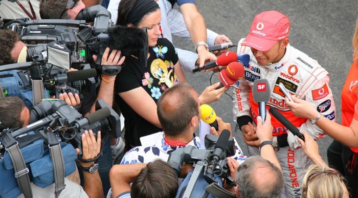 Hamilton lelép 6 | Vezess Svájcban békén hagyják majd