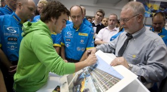 Alonso megnézte a Renault terveit