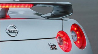 Porsche-verő Nissan sportkocsi