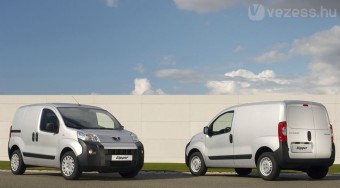 Itt a PSA kisautó is