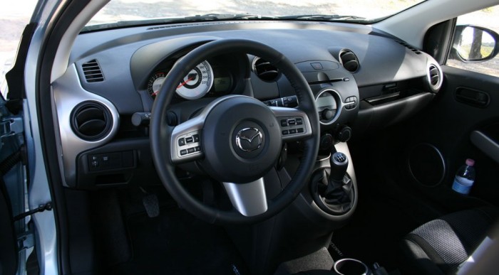 Sajnos a kormány csak le-fel állítható