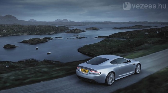 517 lóerős V12-es motorral